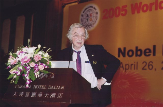 2005 · 诺贝尔论坛 15